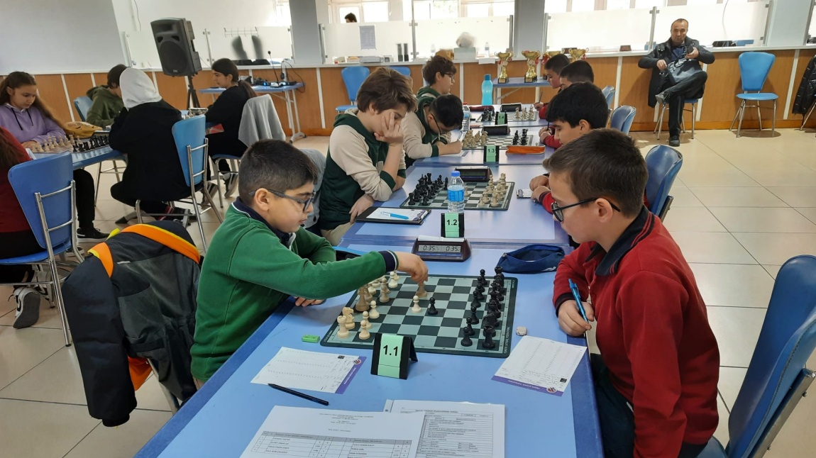 Ortaokular Arası Satranç Turnuvasında ÜÇÜNÇÜLÜĞÜ Elde ettik.